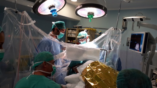 Fotografia 4 durant la intervenció de cirurgia de mapatge cerebral