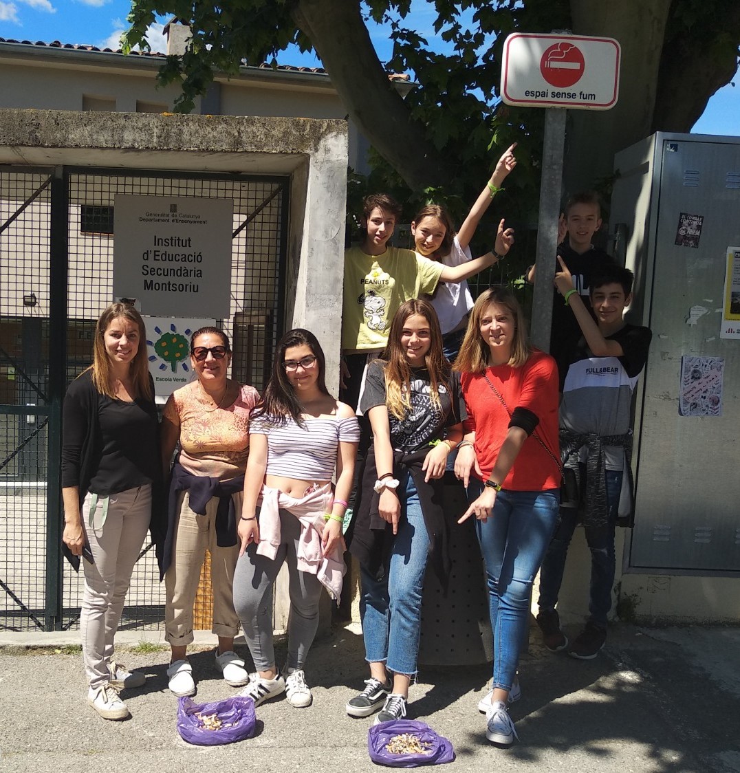 Recoleta de burilles per professionals del CAP Arbúcies i alumnes de l'institut