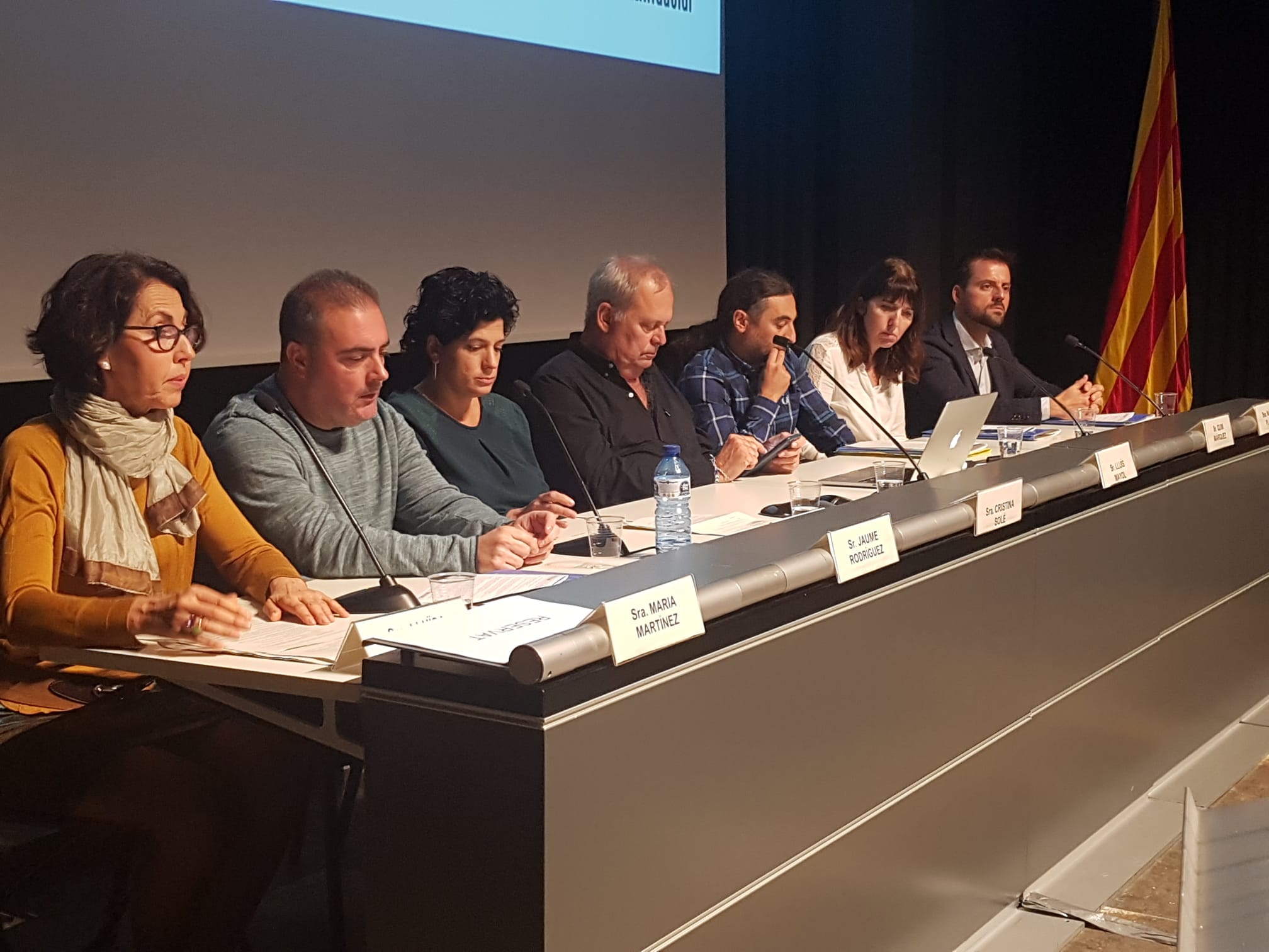 La taula rodona en la que van participar tres professionals de l'ICS Girona