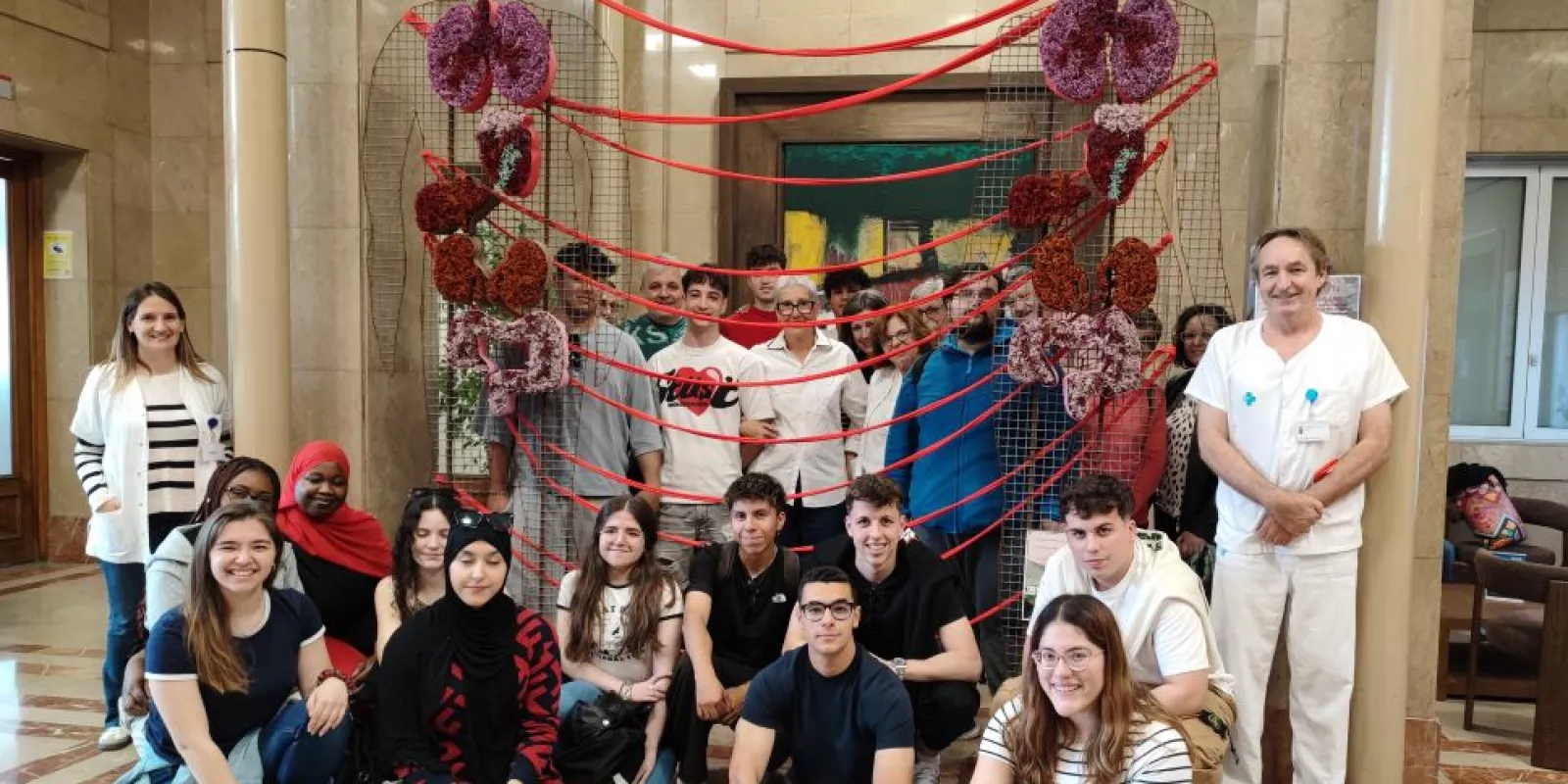 L'Hospital Trueta se suma a ‘Girona, Temps de Flors’ amb una instal·lació que uneix joventut, salut i donació