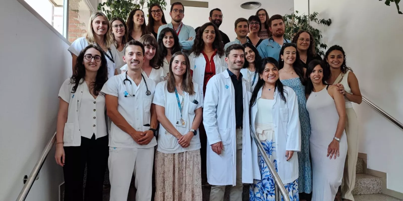 Grup de residents que aquest juny de 2025 completen la seva etapa formativa com a residents de l'Hospital Trueta.a