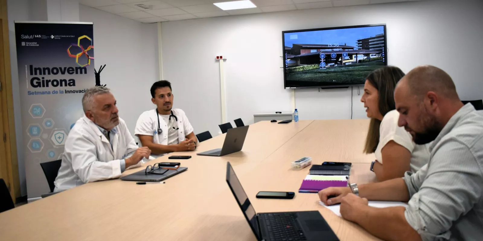Responsables de la Unitat d'innovació IAS - ICS Girona reunits per preparar la Setmana de la Innovació.