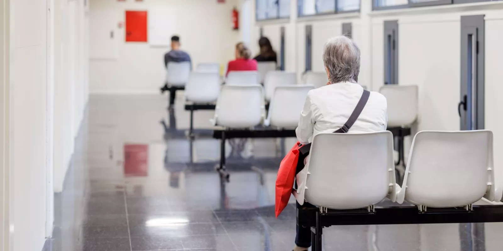 Sala d'espera de consultes al CAP Jordi Nadal de Salt.