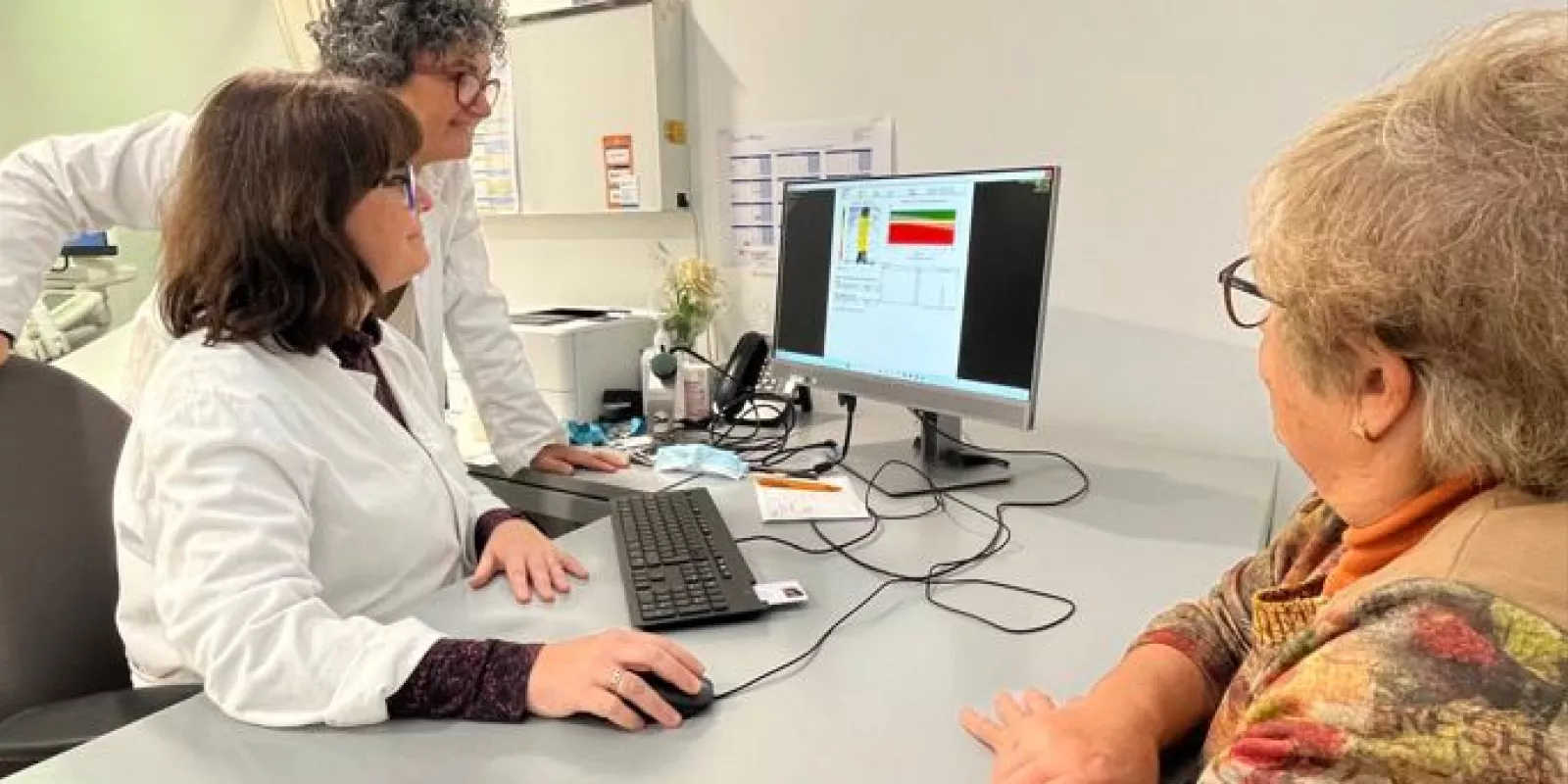 Pacient a la consulta de Reumatologia