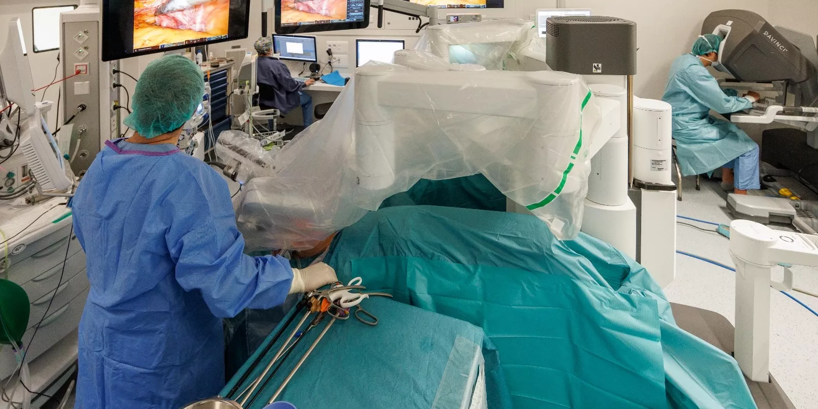 Una de les sales d'operacions del nou bloc quirúrgic de l'Hospital Trueta, dotades d'avançada tecnologia.