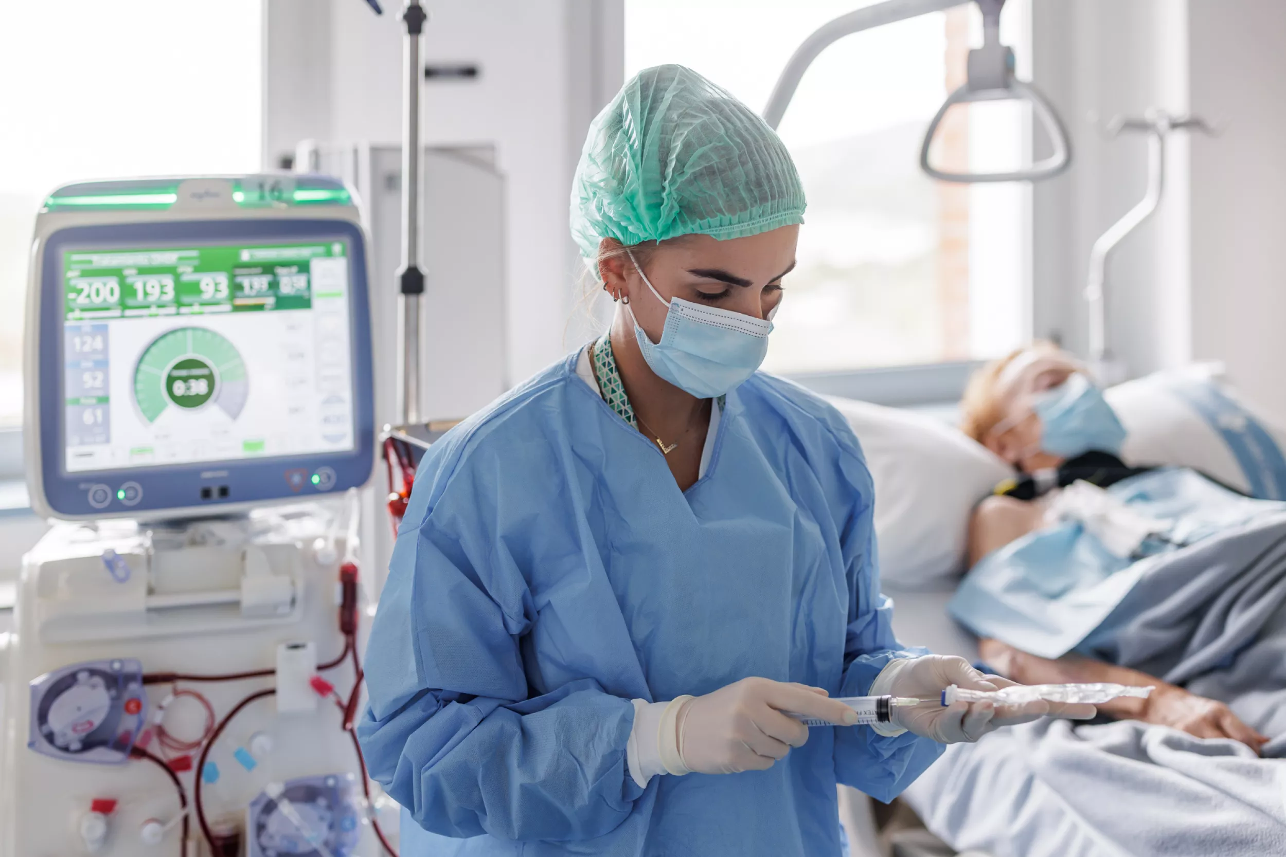 Una infermera a la Unitat de Diàlisi.