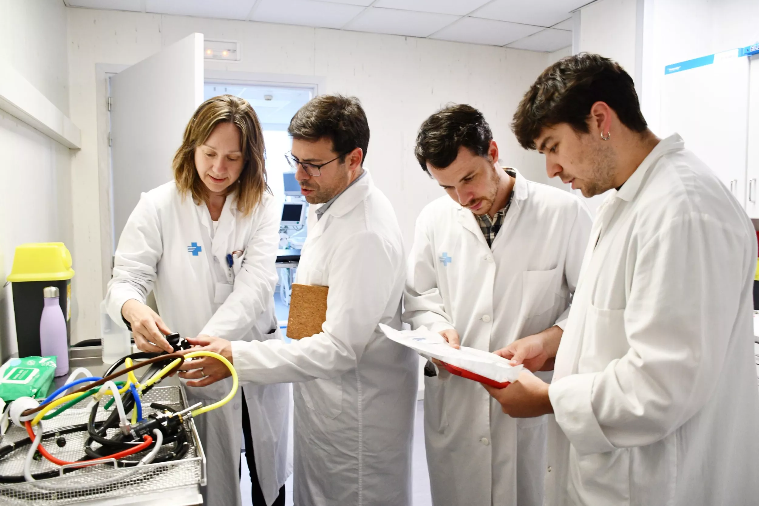 Quatre metges al costat d´un projecte d´innovació