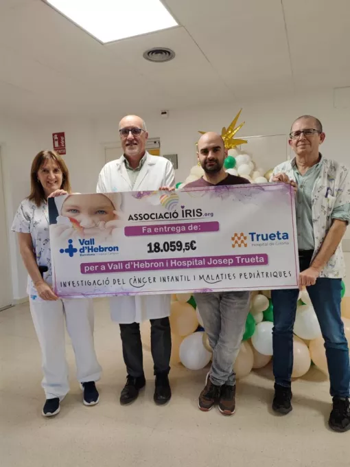 Imatge de la donació de l'associació Iris al Servei de Pediatria del Trueta