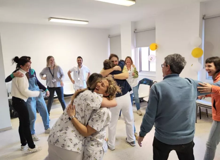 Sessió impartida per professiolnals de Pallapupas, en les quals es combinen tècniques de gestió emocional, exercicis d’escolta activa i comunicació empàtica, així com moments de joc per reduir tensions.