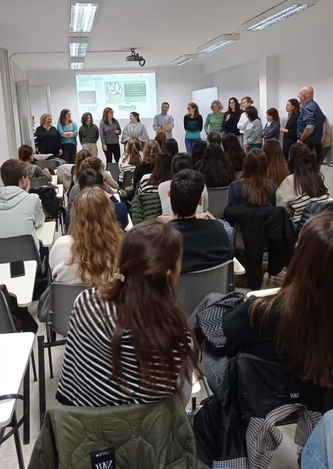 uturs residents participen en la Jornada de Portes Obertes de l’Atenció Primària i Comunitària de l’ICS Girona