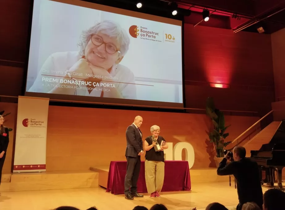 Premis Bonastruc ça Porta 2025. Àngels Puigdevall, metgessa cardiòloga pediàtrica,  rep el premi