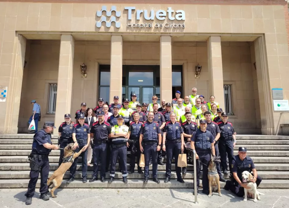 Jornada Mossos i Policies Solidaris a l'Hospital Trueta. Imatge final de l'activitat