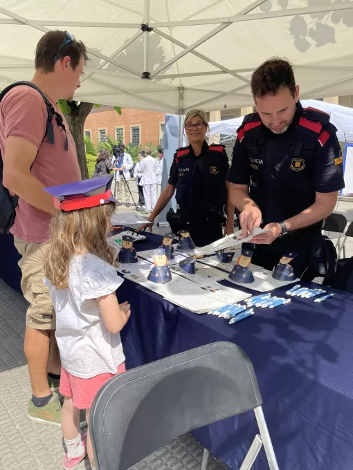 Activitats i tallers organitzats pels Mossos d'Esquadra Jornada Solidària conjunt amb l'Associació Iris