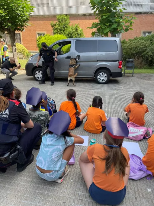 Activitats i tallers organitzats pels Mossos d'Esquadra Jornada Solidària conjunt amb l'Associació Iris