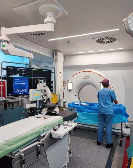 El nou tomògraf computat instal·lat en una de les sales de l'àrea d'intervencionisme del Trueta