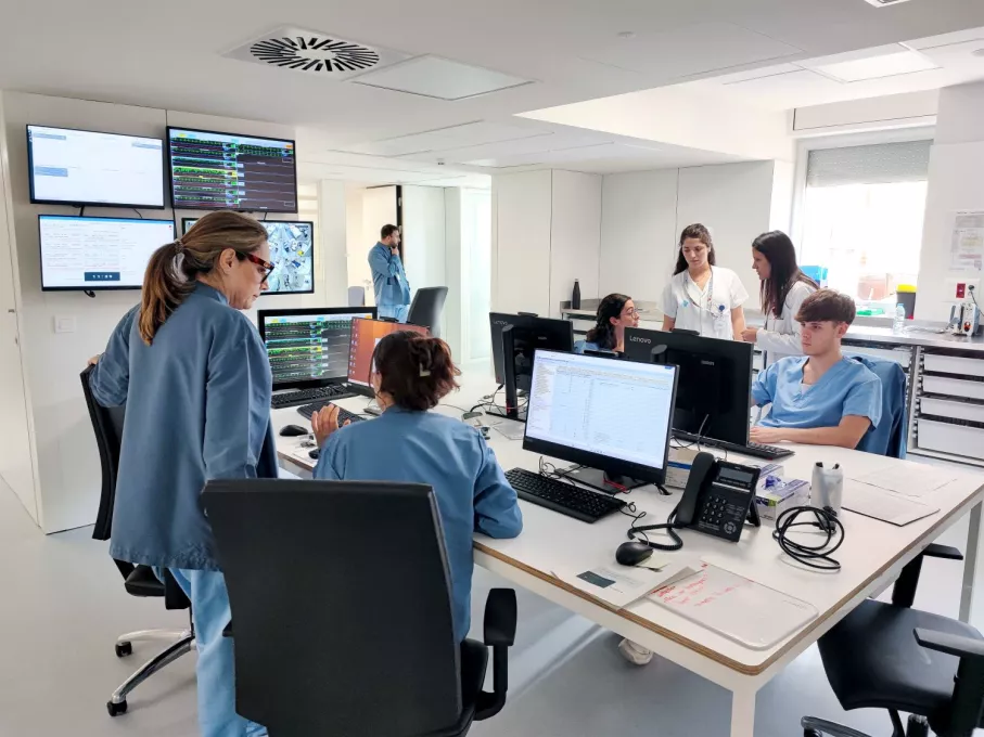Sala de control d'infermeria de la nova àrea de reanimació postquirúrgica del Trueta