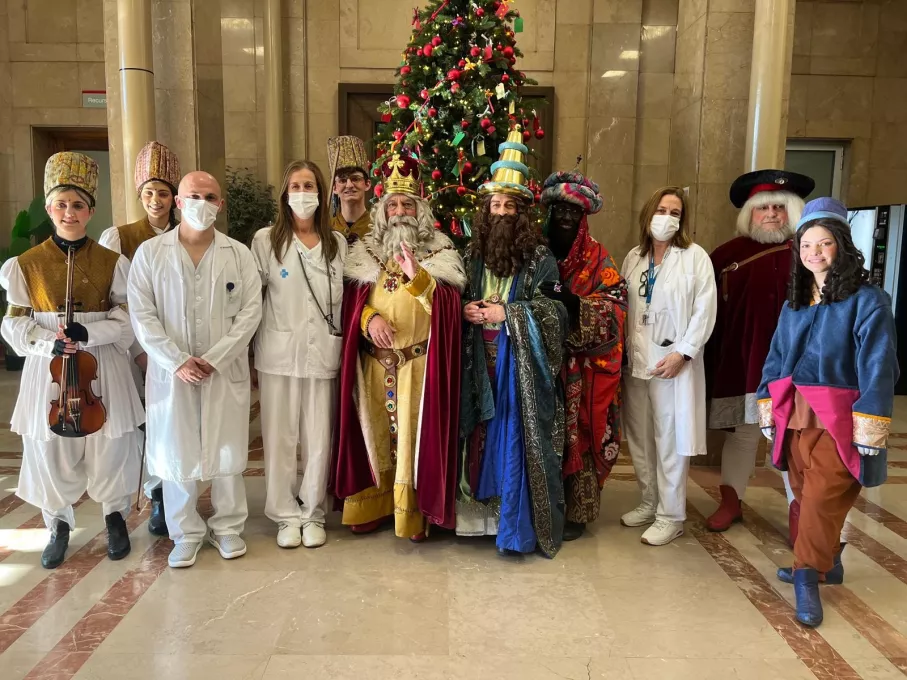 Visita dels Tres Reis d'Orient a l'àrea de pediatria del Trueta 