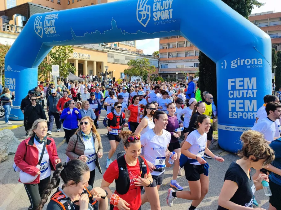 Sortida de la cursa i marxa solidària dels 70 anys del Trueta