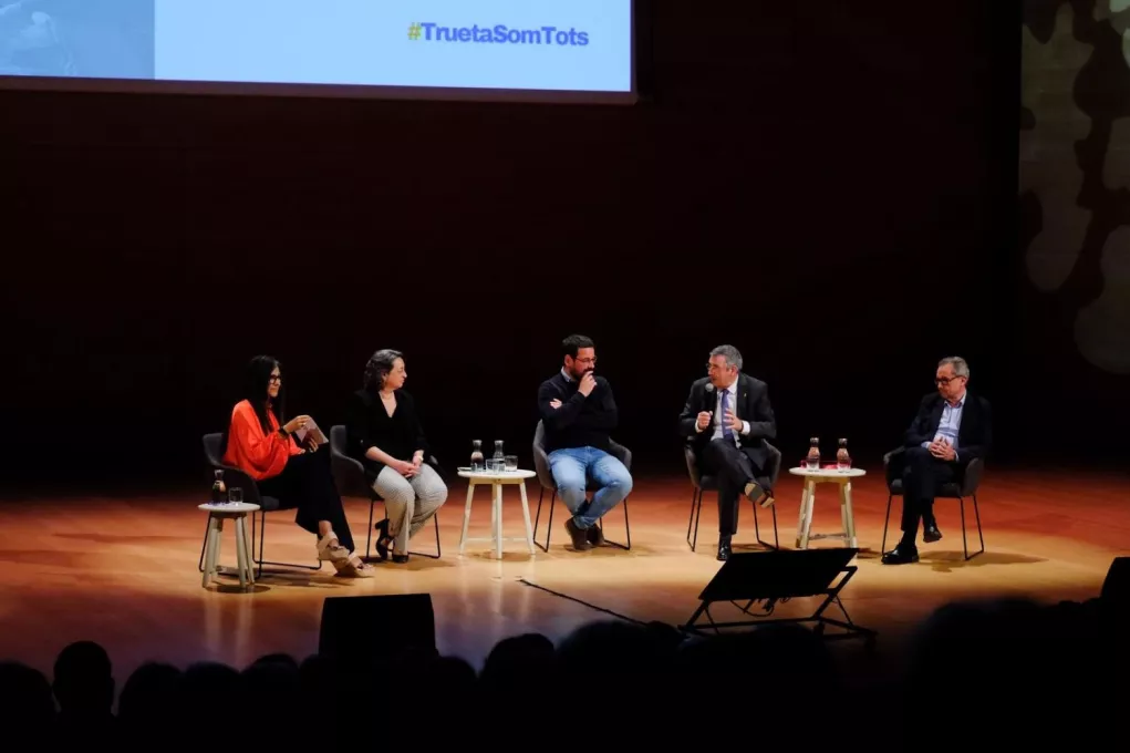 Conversa durant l'acte dels 70 anys del Trueta