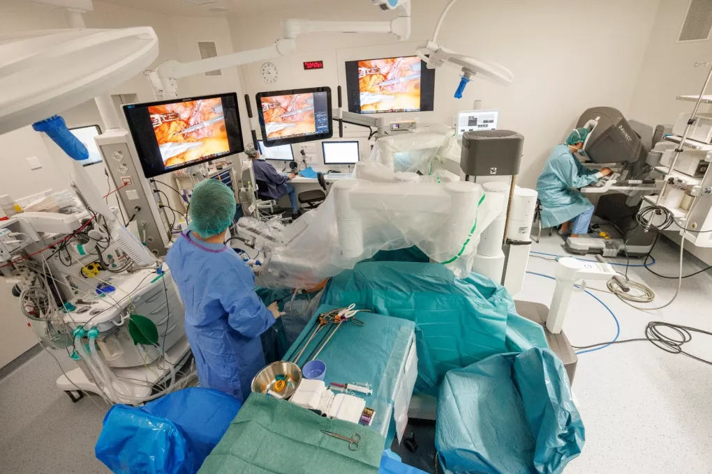 Una de les sales d'operacions del nou bloc quirúrgic de l'Hospital Trueta, dotades d'avançada tecnologia.