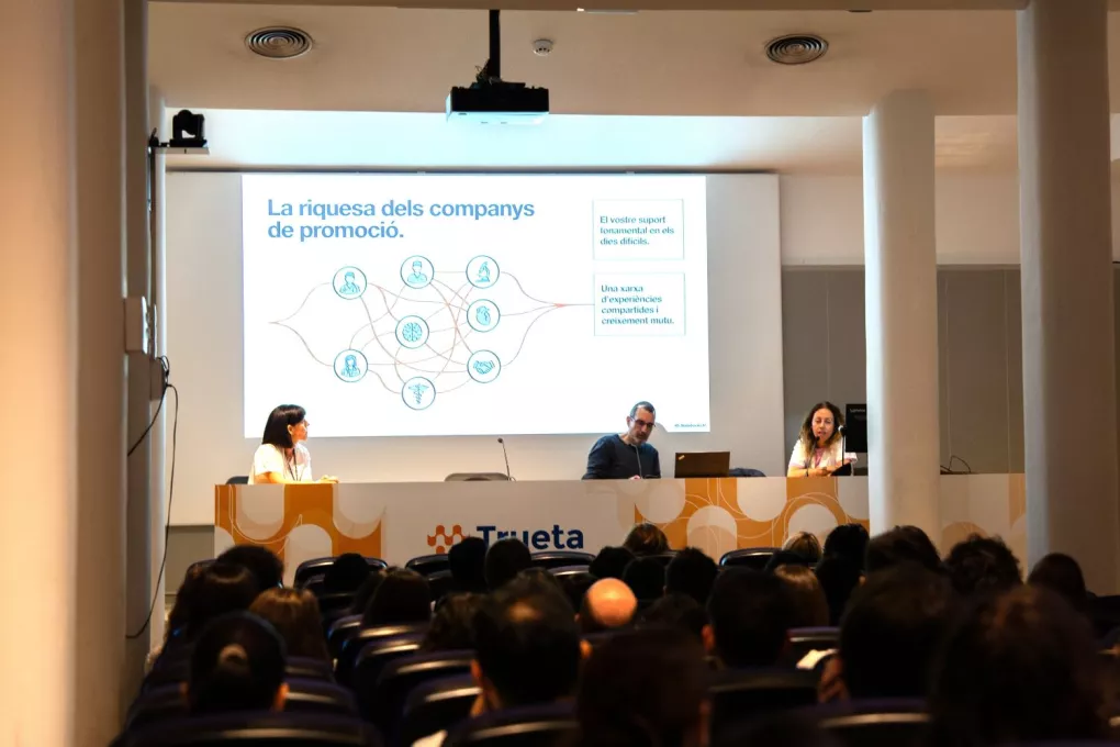 Nous residents de l'hospital Trueta durant l'acte d'acollida 2026