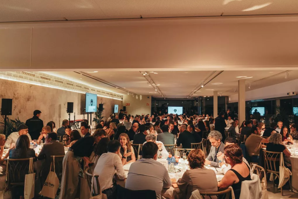 Assistents al Sopar Solidari dels 70 anys del Trueta a l'espai Esperit Roca
