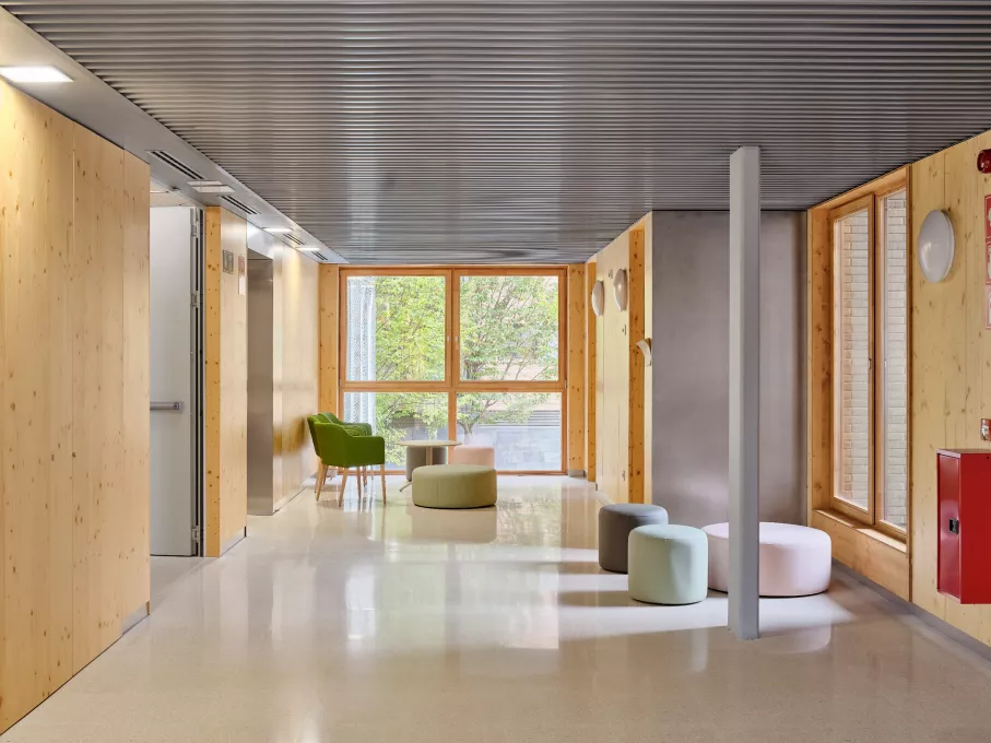 Interior CAP Olot Nord Foto de Comas Pont Arquitectes