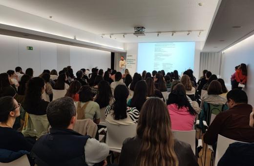 Residents de medicina i d'infermeria d'Atenció Primària i Comunitària presenten els seus treballs de recerca durant la jornada organitzada per la Udmafic