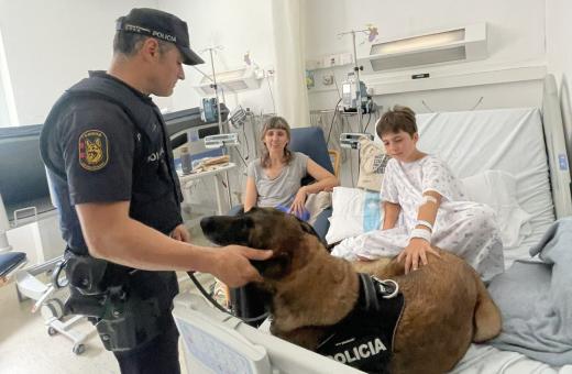 Visita de la Unitat Canina dels Mossos d'Esquadra coincidint amb la Jornada Solidària conjunt amb l'Associació Iris