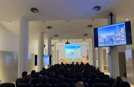 acollida dels residents a la sala d'actes de l'Hospital Trueta