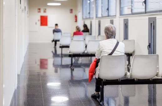 Sala d'espera de consultes al CAP Jordi Nadal de Salt.