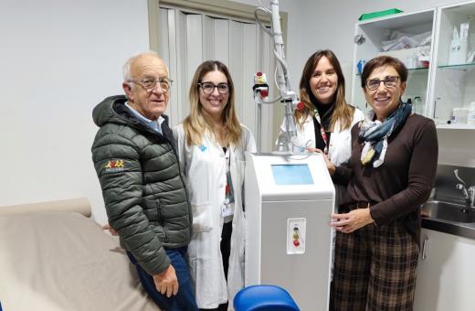 Responsables de la nova consulta per tractar seqüeles ginecològiques en pacients oncològiques amb responsables de la Fundació Oncolliga Girona i de l'Oncotrail