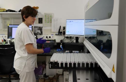 Processament de mostres al laboratori territorial de Girona 