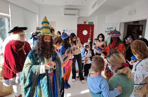 Visita dels Tres Reis a l'àrea de Pediatria de l'Hospital Trueta