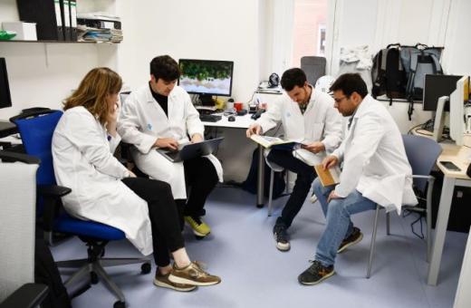 L'equip d-HEALTH vinculat al Trueta, durant la seva estada a l'àrea d'endoscòpia digestiva.