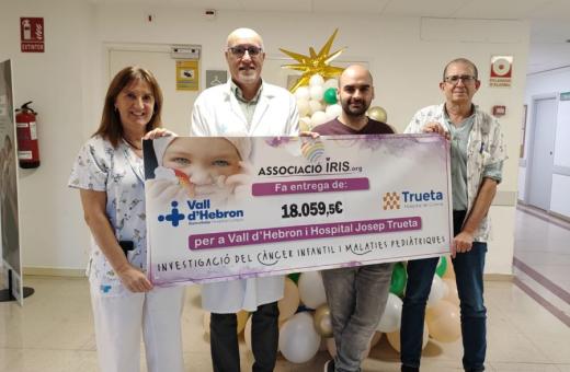Imatge de la donació de l'associació Iris al Servei de Pediatria del Trueta