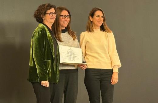 Representants de la Unitat de Qualitat del Trueta recullen el certiicat.