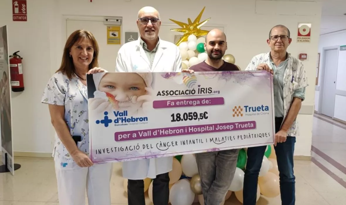 Imatge de la donació de l'associació Iris al Servei de Pediatria del Trueta