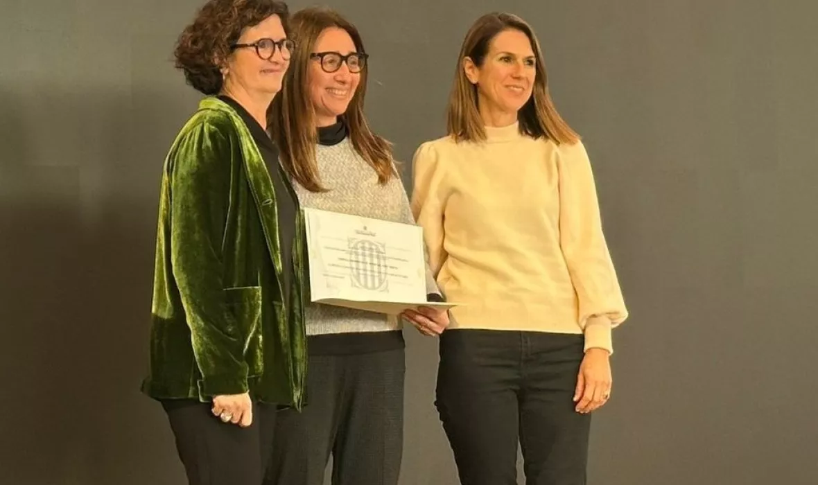 Representants de la Unitat de Qualitat del Trueta recullen el certiicat.