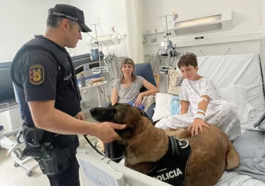 Visita de la Unitat Canina dels Mossos d'Esquadra coincidint amb la Jornada Solidària conjunt amb l'Associació Iris