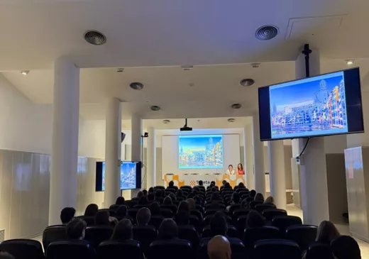 acollida dels residents a la sala d'actes de l'Hospital Trueta