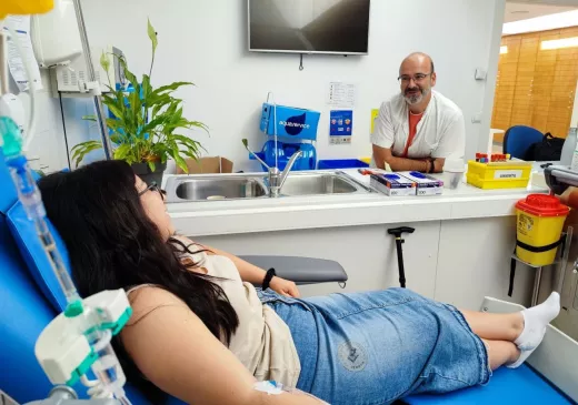 Una pacient és atesa a la Unitat de Neuroimmunologia i esclerosi múltiple de la Regió Sanitària de Girona