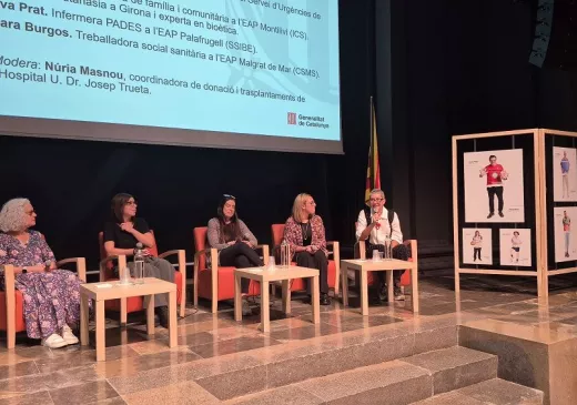 Diferents persones participen en una taula rodona durant la jornada  de donació i trasplantaments a la Regió Sanitària de Girona.