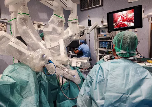 Operació de cirurgia robòtic pediàtrica realitzada a l'Hospital Trueta