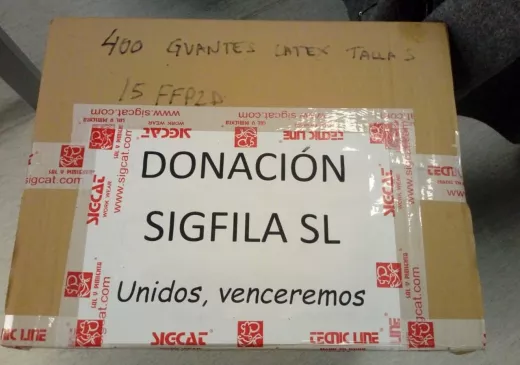 Caixa-de-400-guants-donat-a-Pineda-Per-un-ve%C3%AD%281%29.jpg