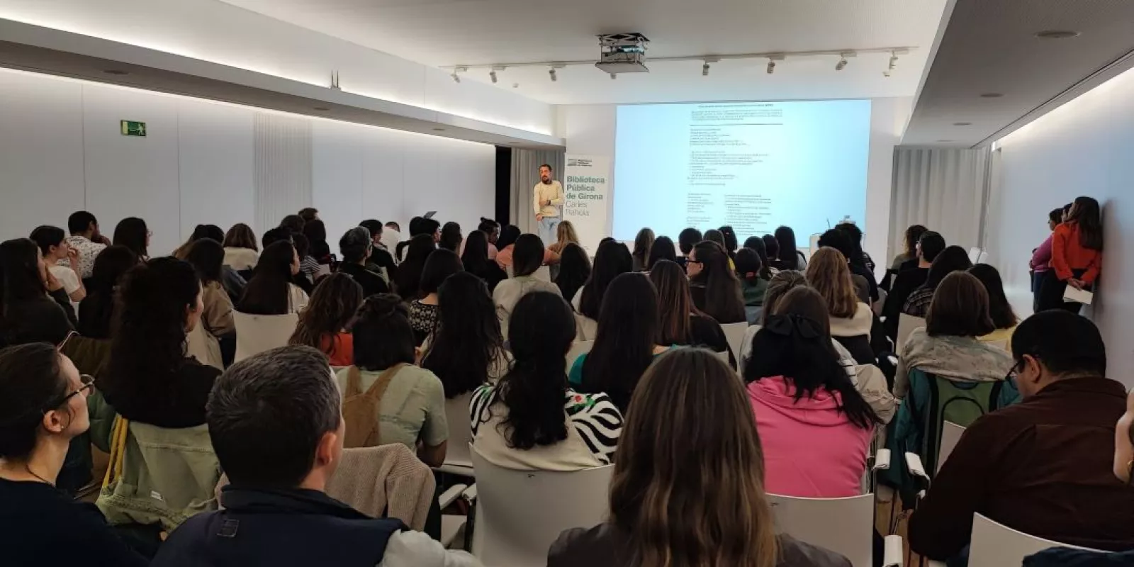 Residents de medicina i d'infermeria d'Atenció Primària i Comunitària presenten els seus treballs de recerca durant la jornada organitzada per la Udmafic