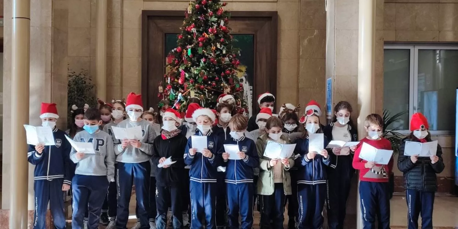 Alumnes de l'Escola Montessori-Palau de Girona han obert el calendari d'actes de Nadal 2025-26 del Trueta
