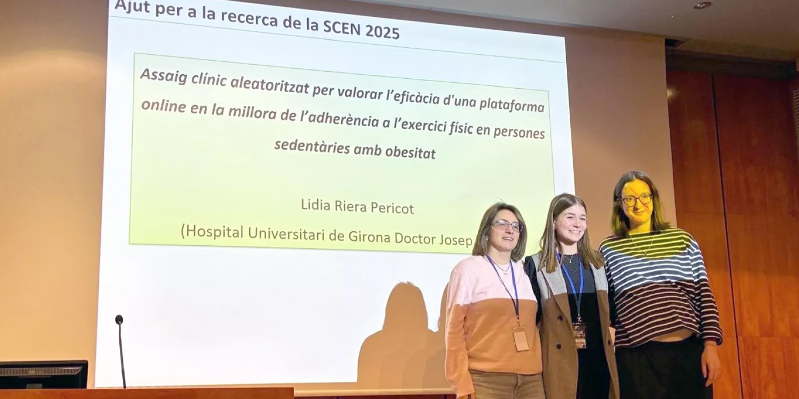 Acte d'entrega de la beca de la Societat Catalana d'Endocrinologia i Nutrició a l'estudi impulsat per les doctores del Trueta Lídia Riera i Sílvia Mauri.