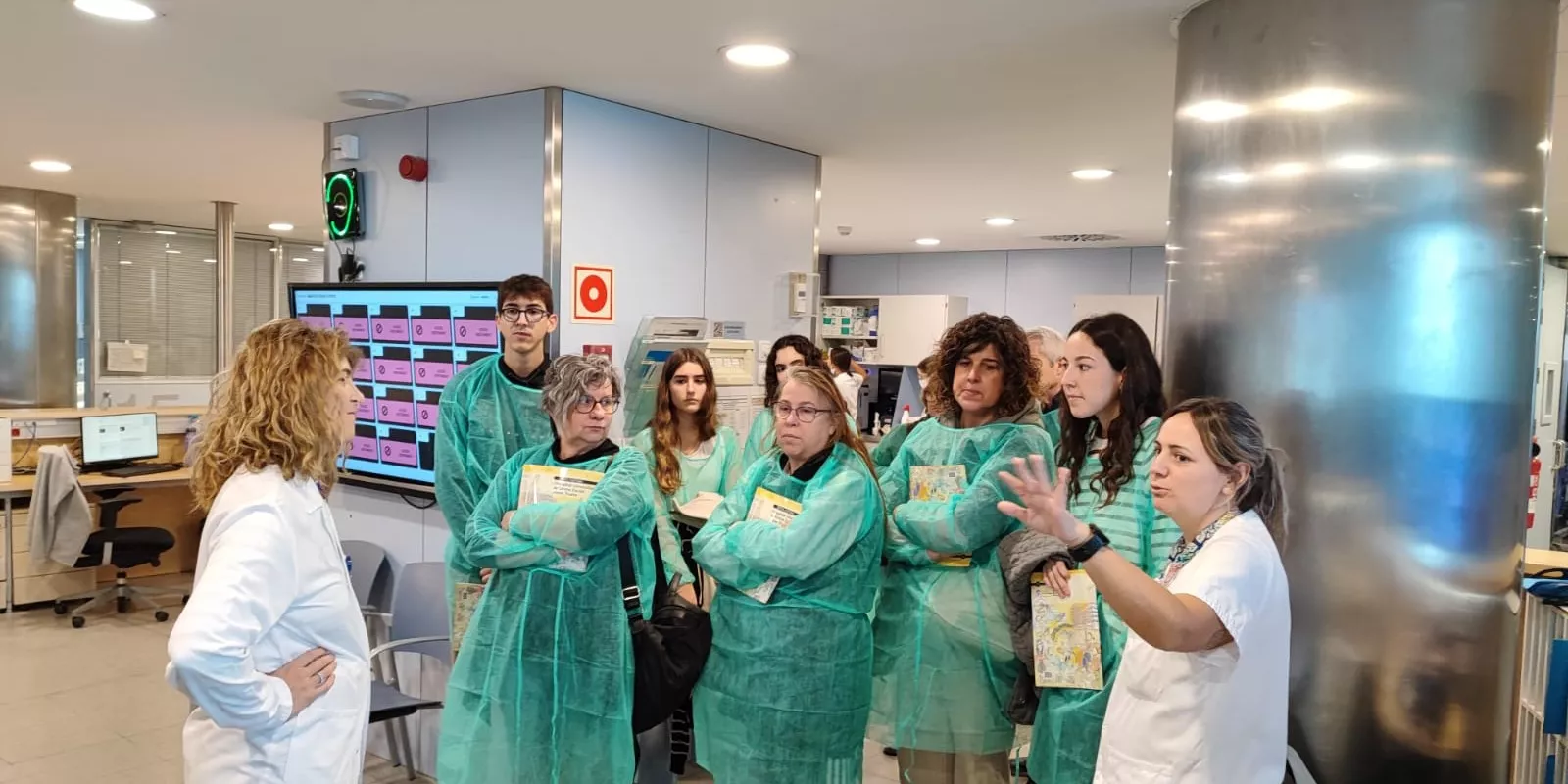 Visita a la UCI en el marc de la Jornada de Portes Obertes organitzades pel Trueta