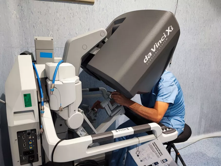 Intervenció del Servei de Cirurgia Pediàtrica del Trueta utilitzant un robot quirúrgic.